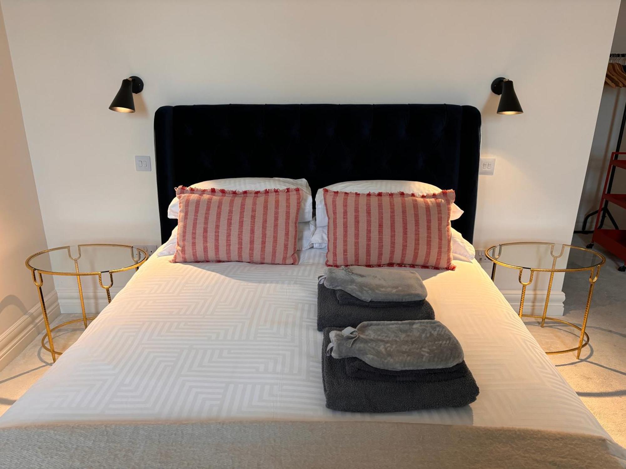 Luxurious 2 Bedroom Apartment With Sea View In Monkstown Блэкрок Экстерьер фото